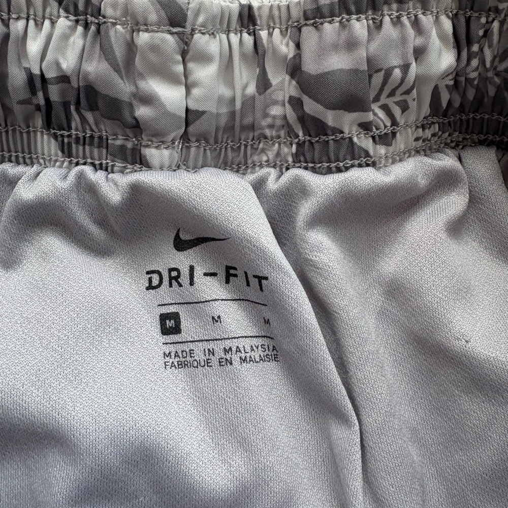 Nike Dri-Fit Women’s Shorts Bundle Size M - Picture 6 of 10